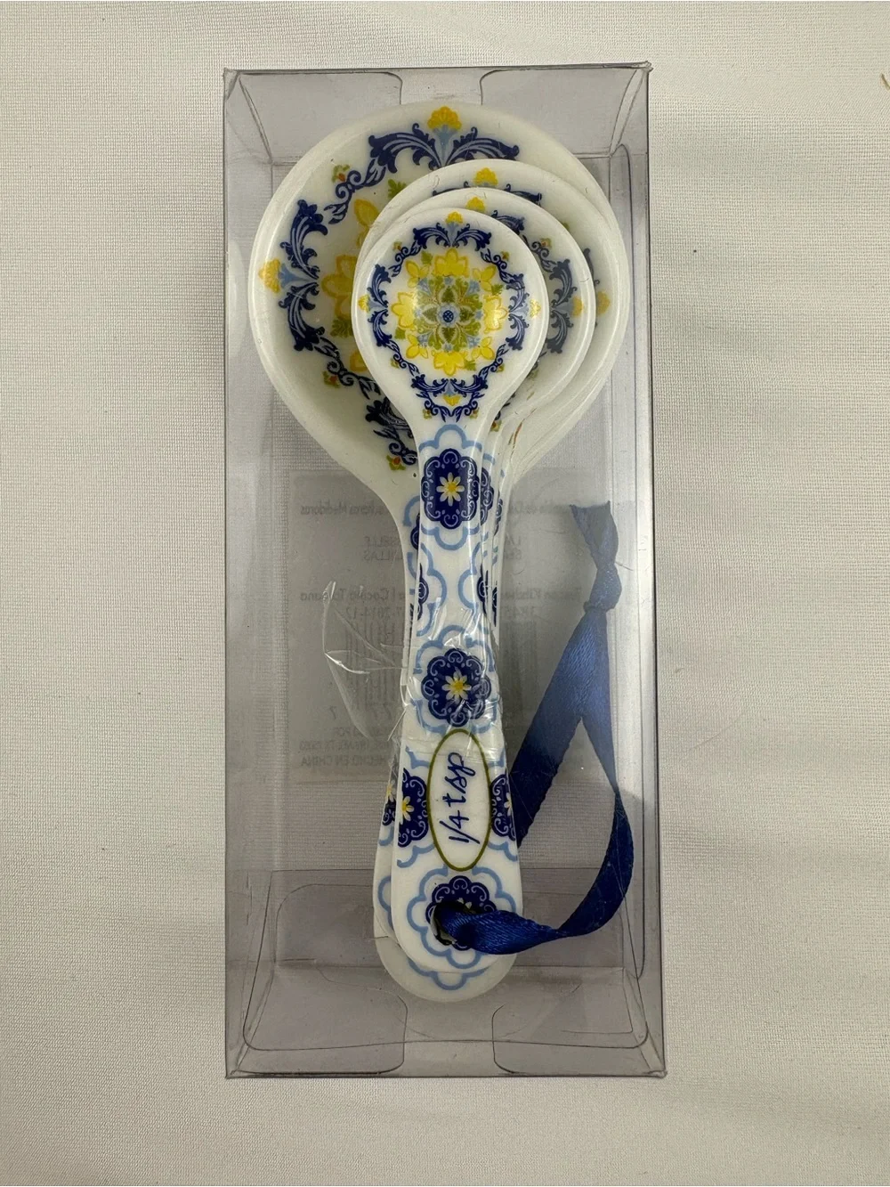 NIB Unbranded ceramic measuring spoon set.